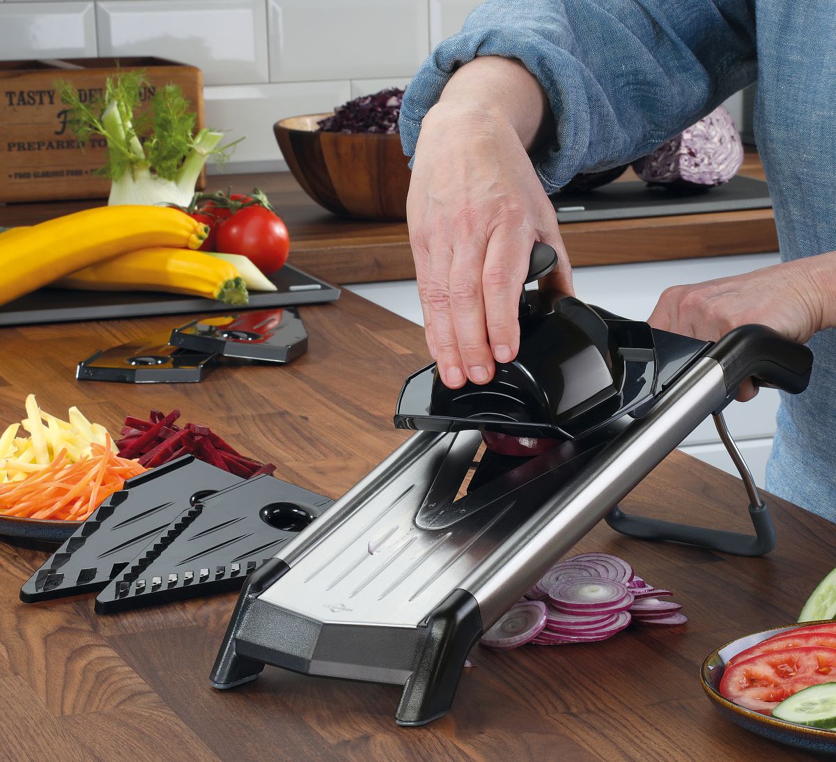 0900441000 PROFESSIONAL Profesionální kráječ zeleniny  na plátky i proužky Kuchenprofi nerezová ocel plast (1)